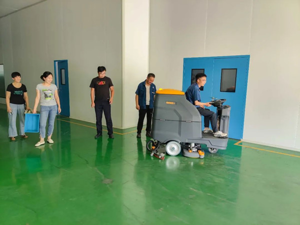 安徽應(yīng)流集團(tuán)再次向橙犀采購(gòu)一批洗地機(jī) 安徽應(yīng)流集團(tuán)再次向橙犀采購(gòu)一批洗地機(jī)