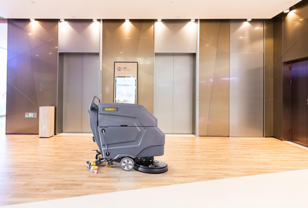 用洗地機清潔車庫可節(jié)省時間和精力嘛？