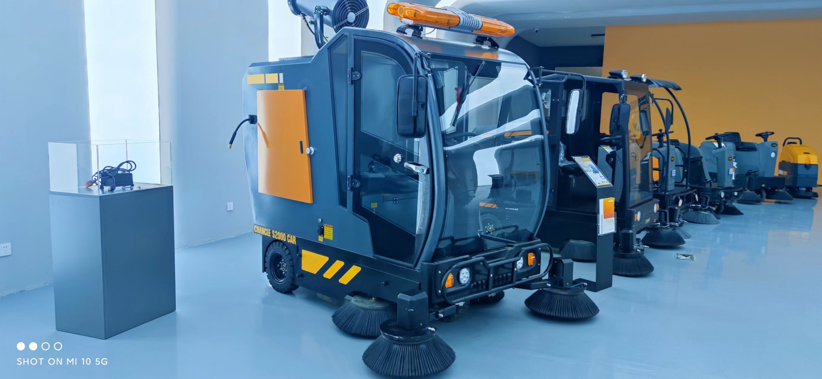 橙犀駕駛式掃地機(jī)價(jià)格多少，值得購(gòu)買(mǎi)嘛？