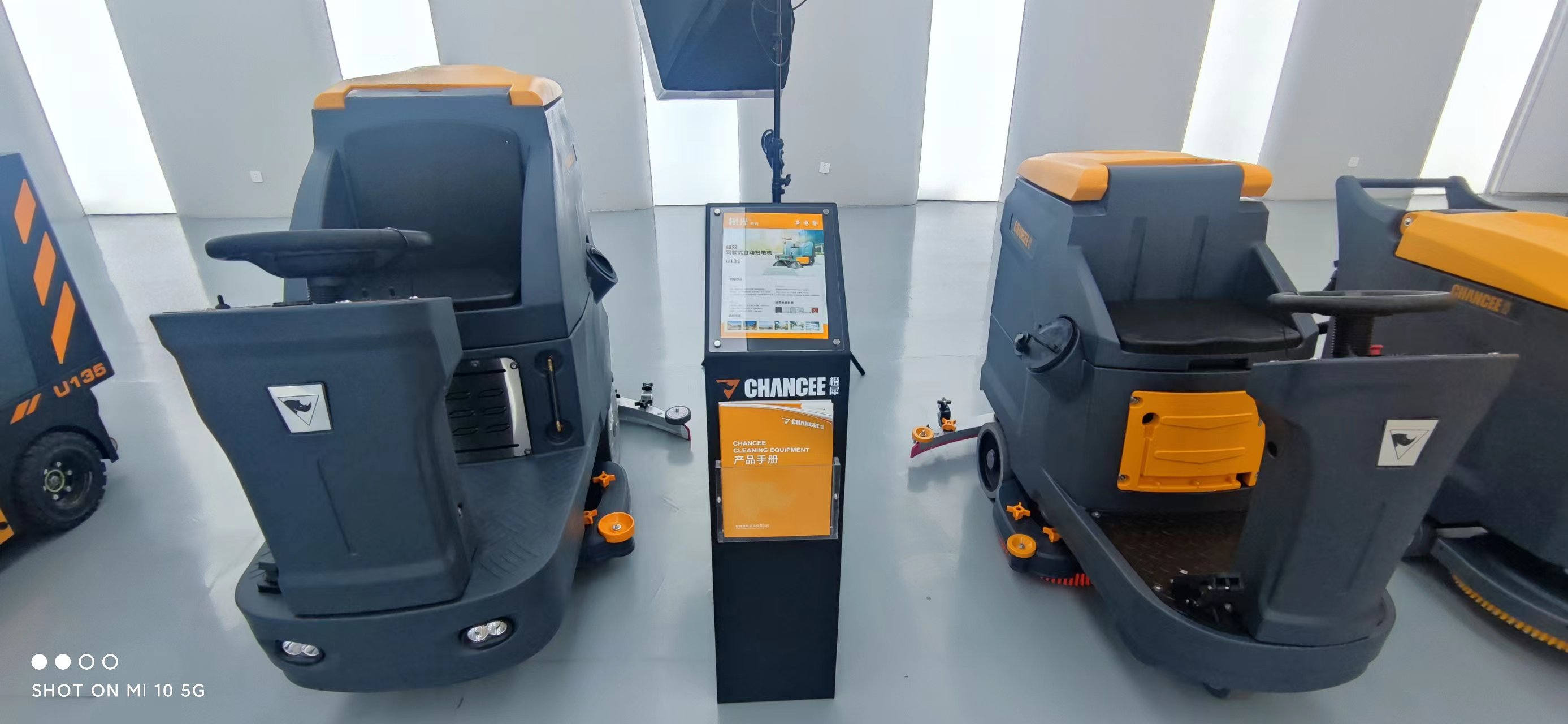   清潔行業(yè)的駕駛式洗地機的發(fā)展歷程