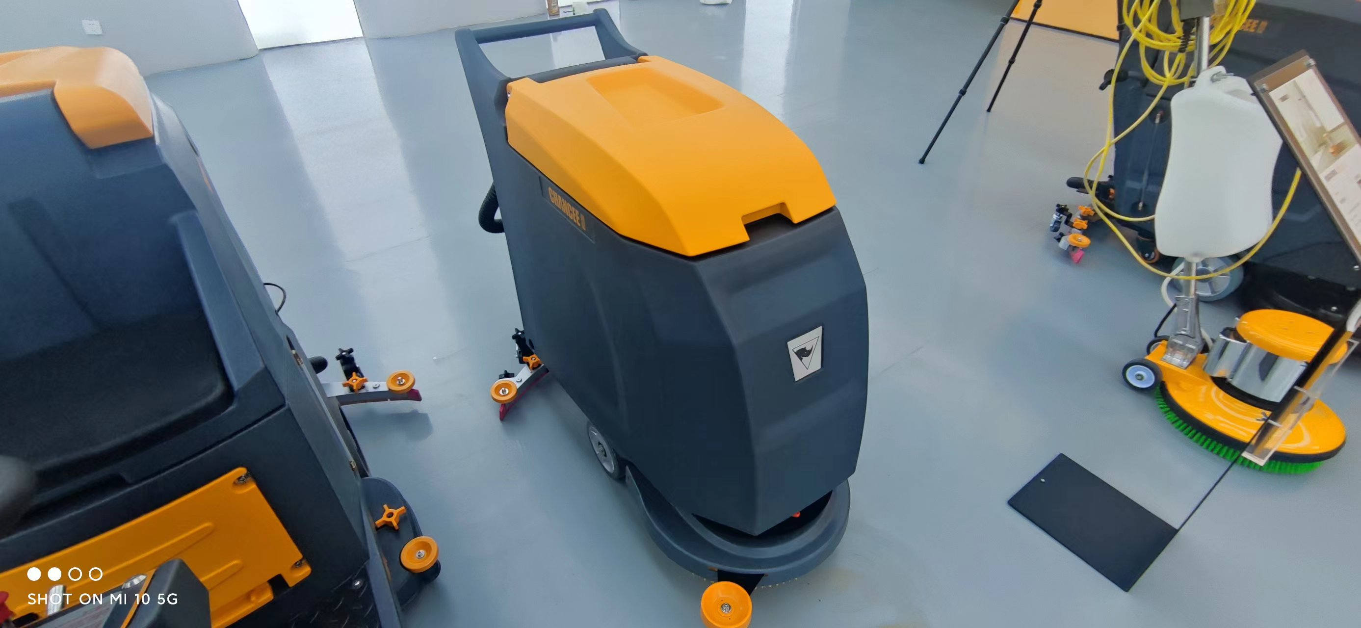 酒店使用手推式洗地機的優(yōu)點是什么