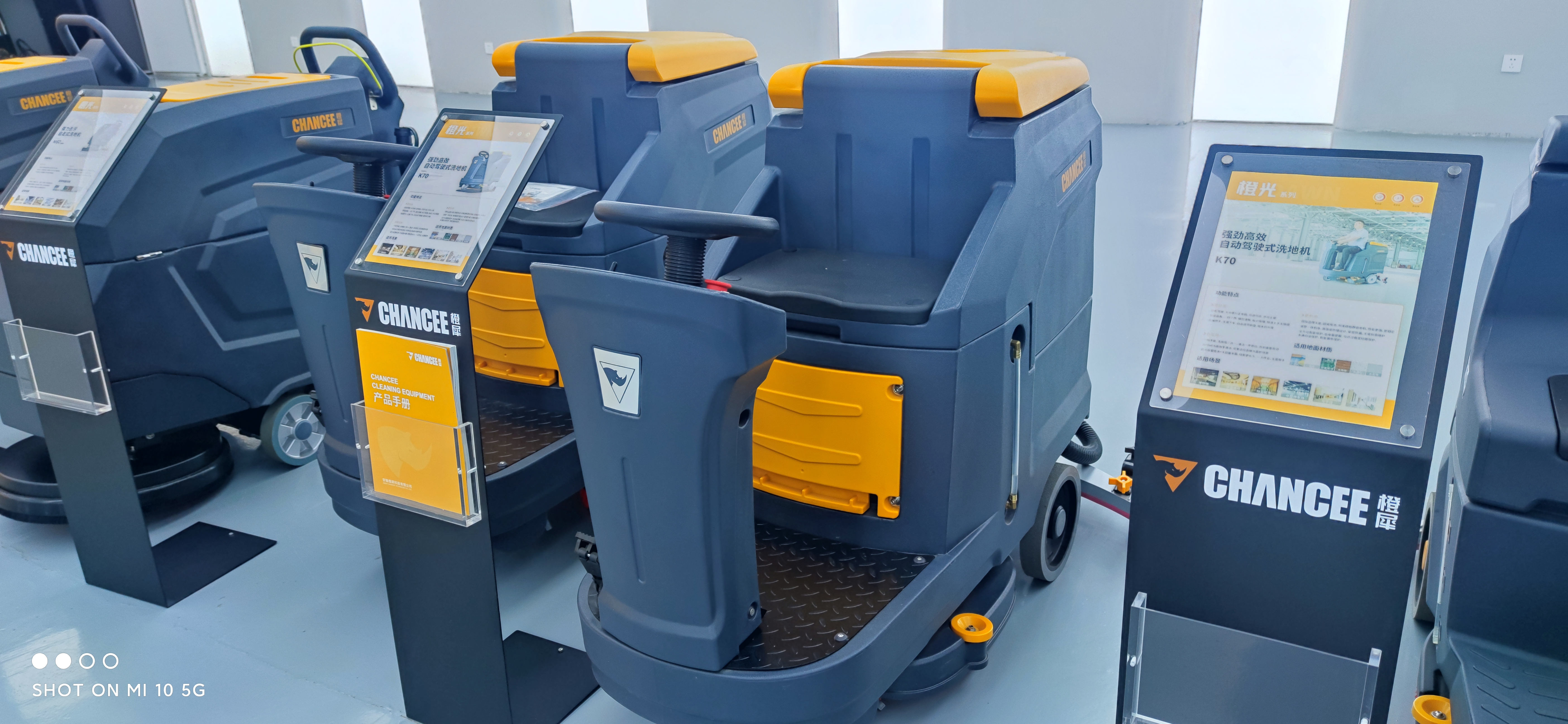 為什么停車場需要使用洗地機(jī)廠家的洗地機(jī)？