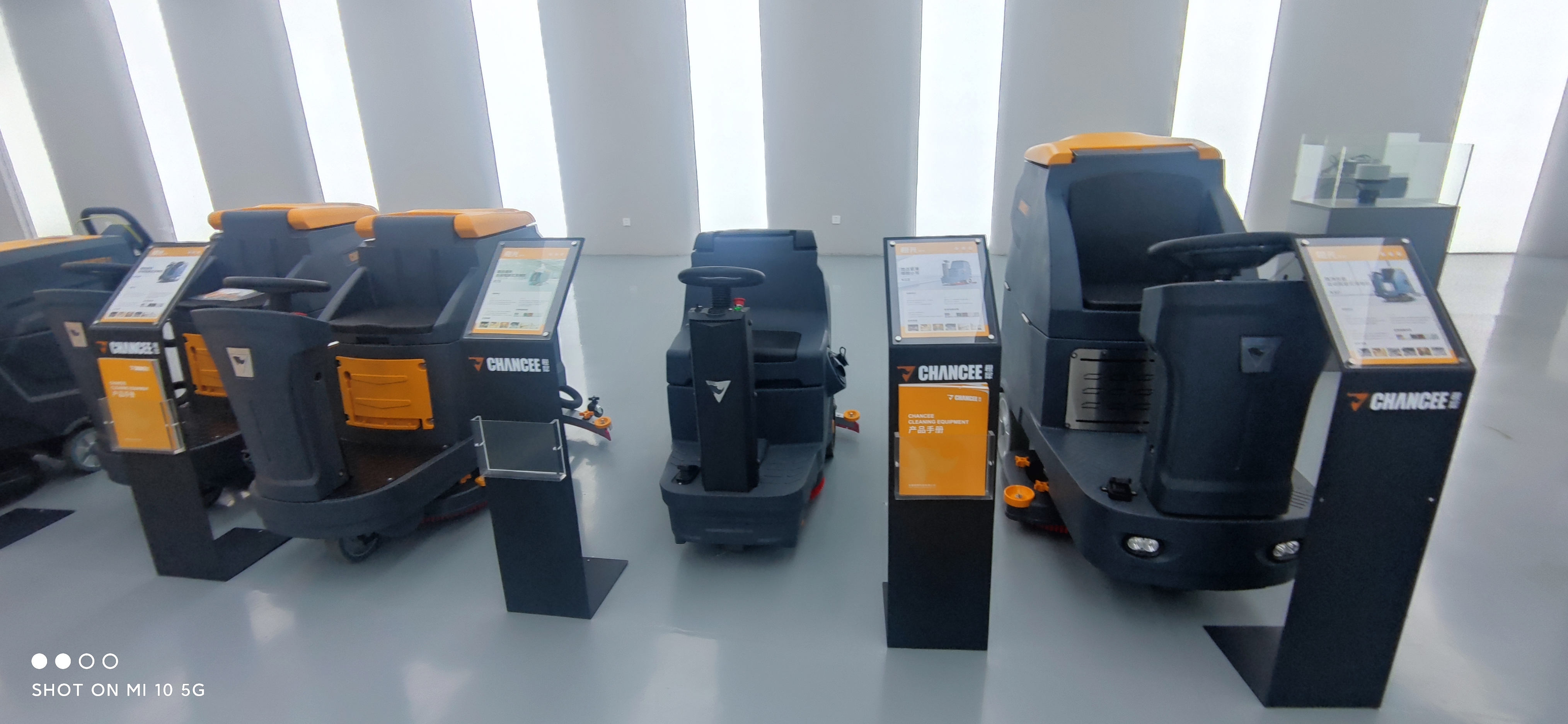 更換駕駛式洗地機(jī)的電瓶需要多少錢，貴嘛