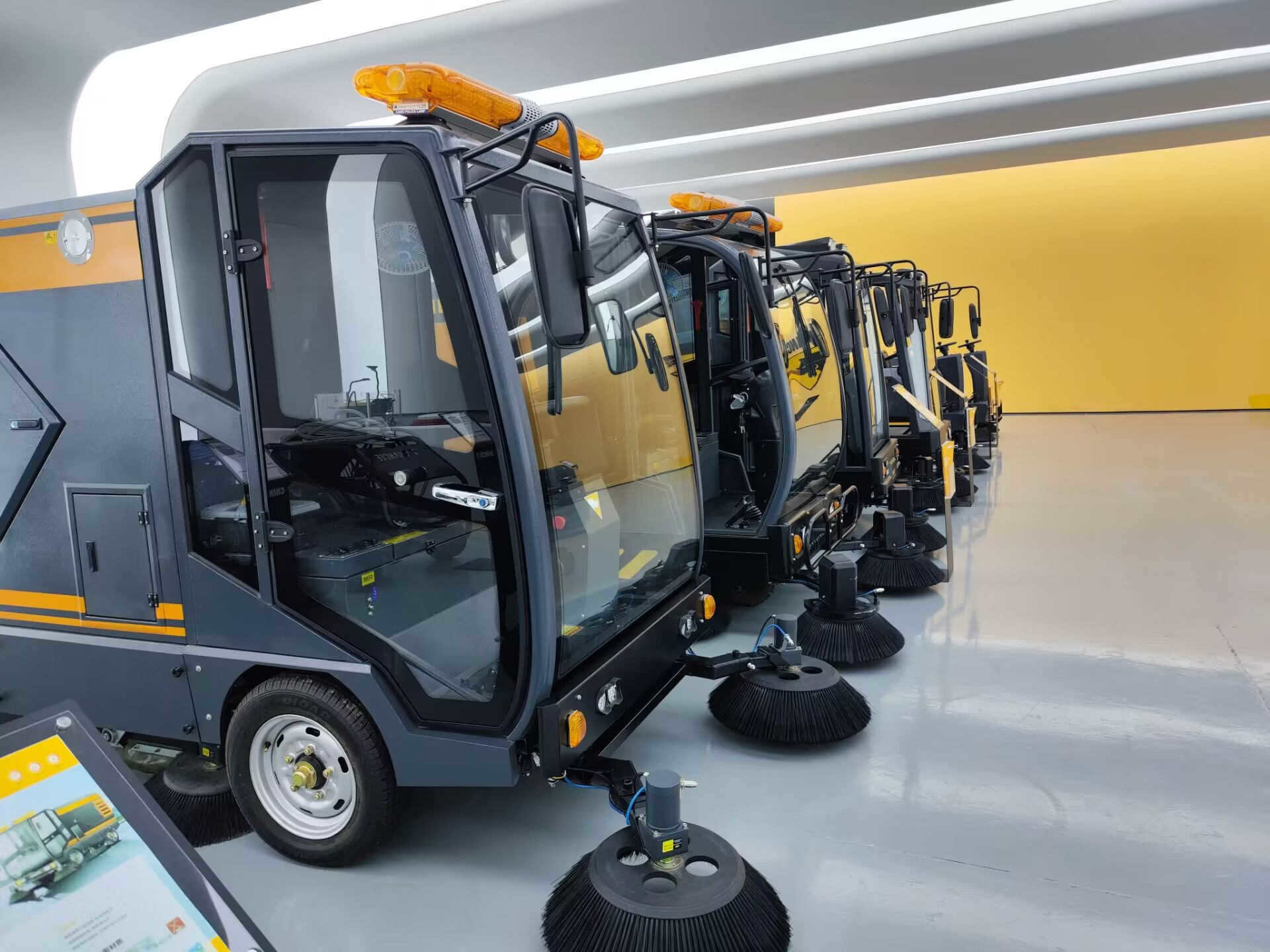 駕駛式掃地機(jī)電機(jī)過熱是正?，F(xiàn)象嘛